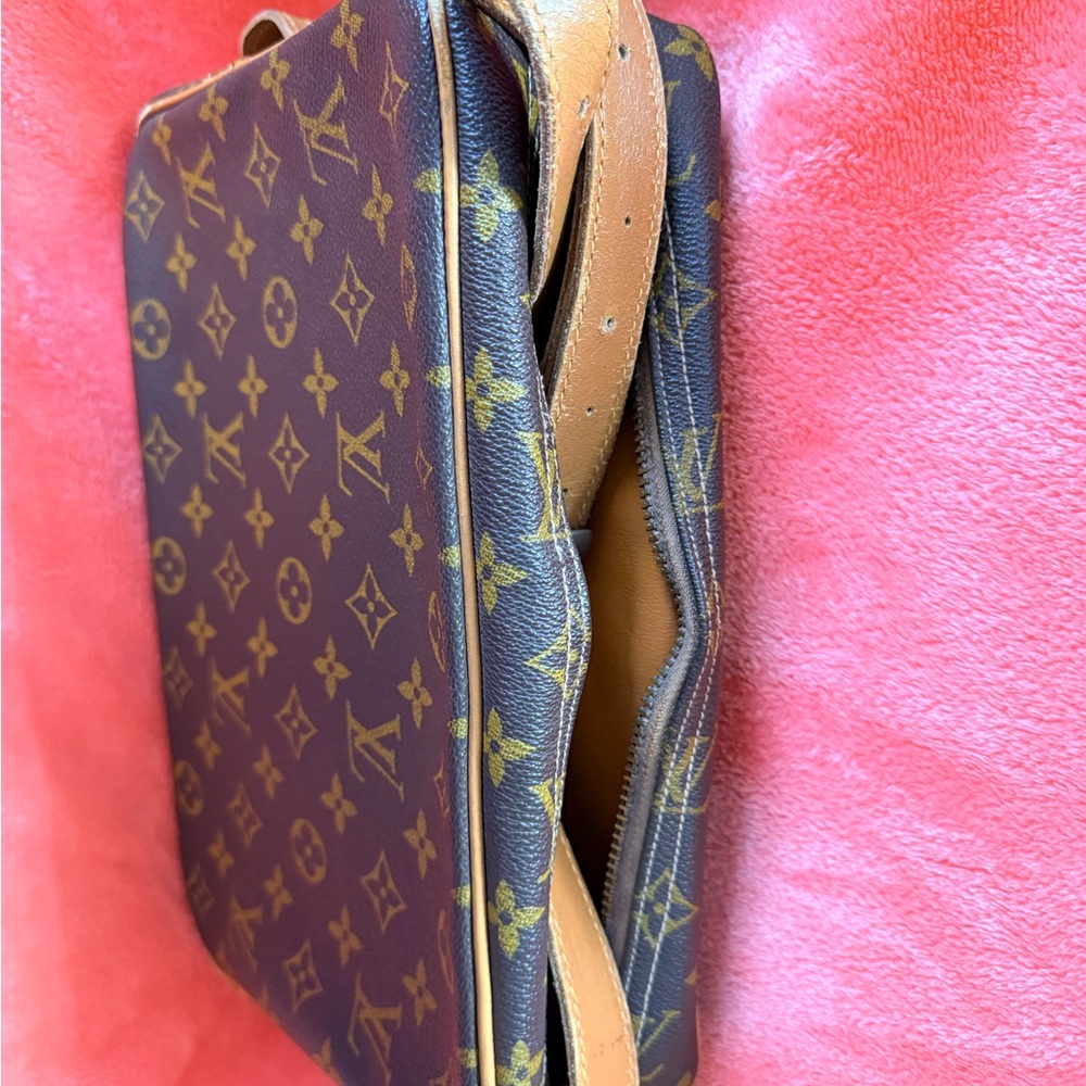 Vintage Louis Vuitton Crossbody Purse - Picture 5 of 16